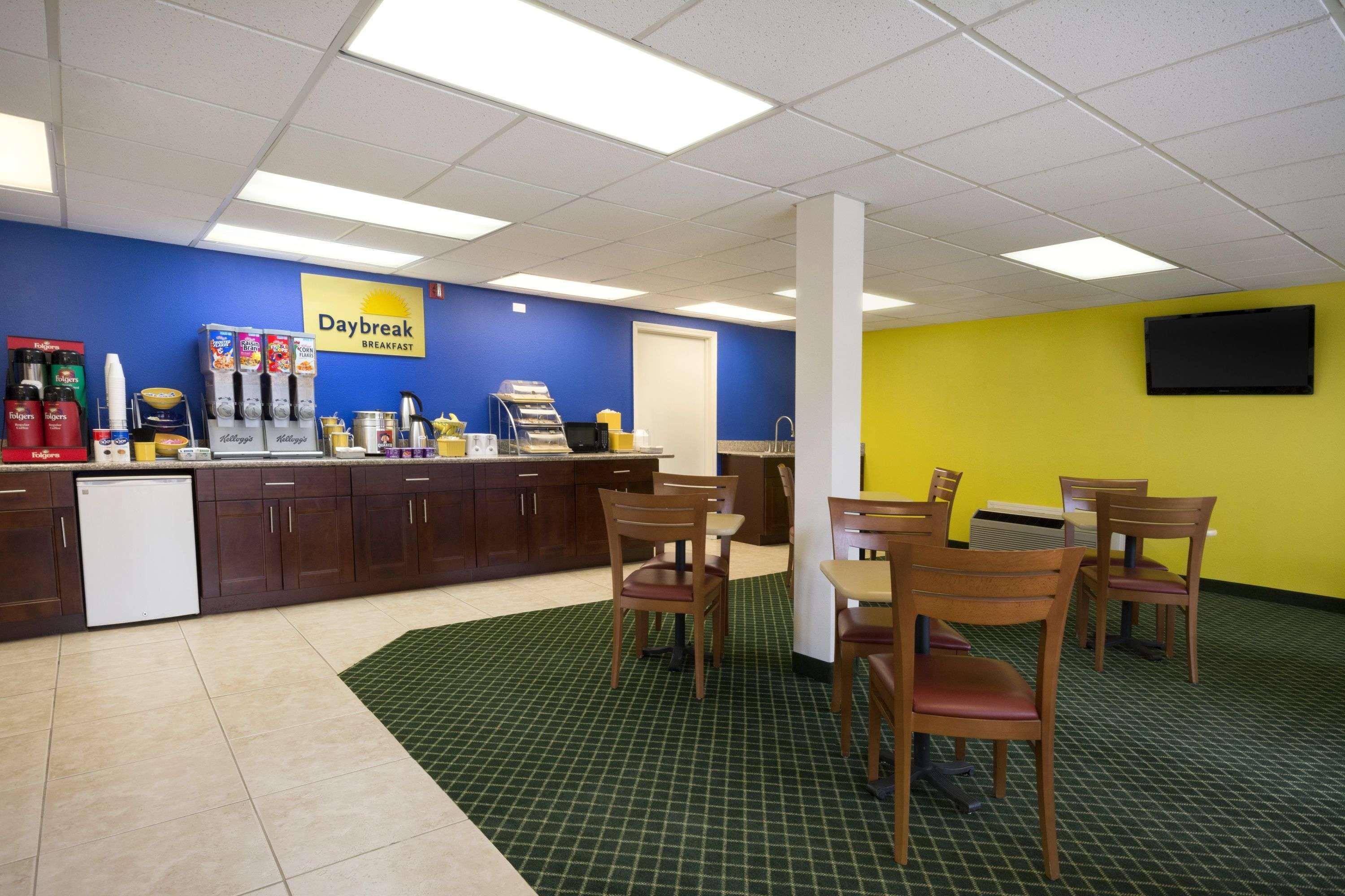 Days Inn By Wyndham Alma Kültér fotó
